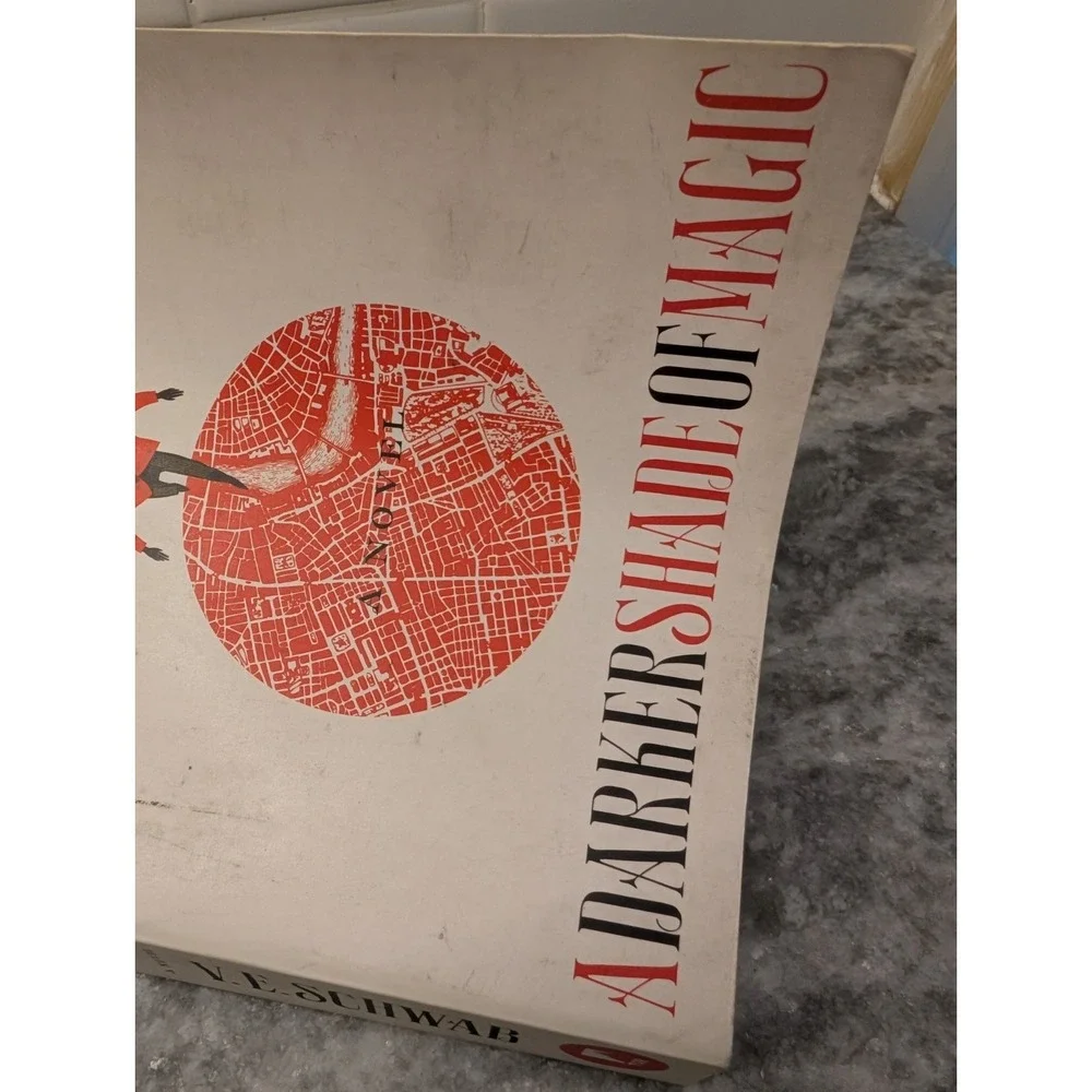 A Darker Shade Of Magic V.E.‎ Schwab Paperback